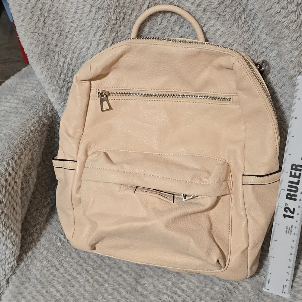 Ling Shuiwen Backpack - Picture 1 of 4